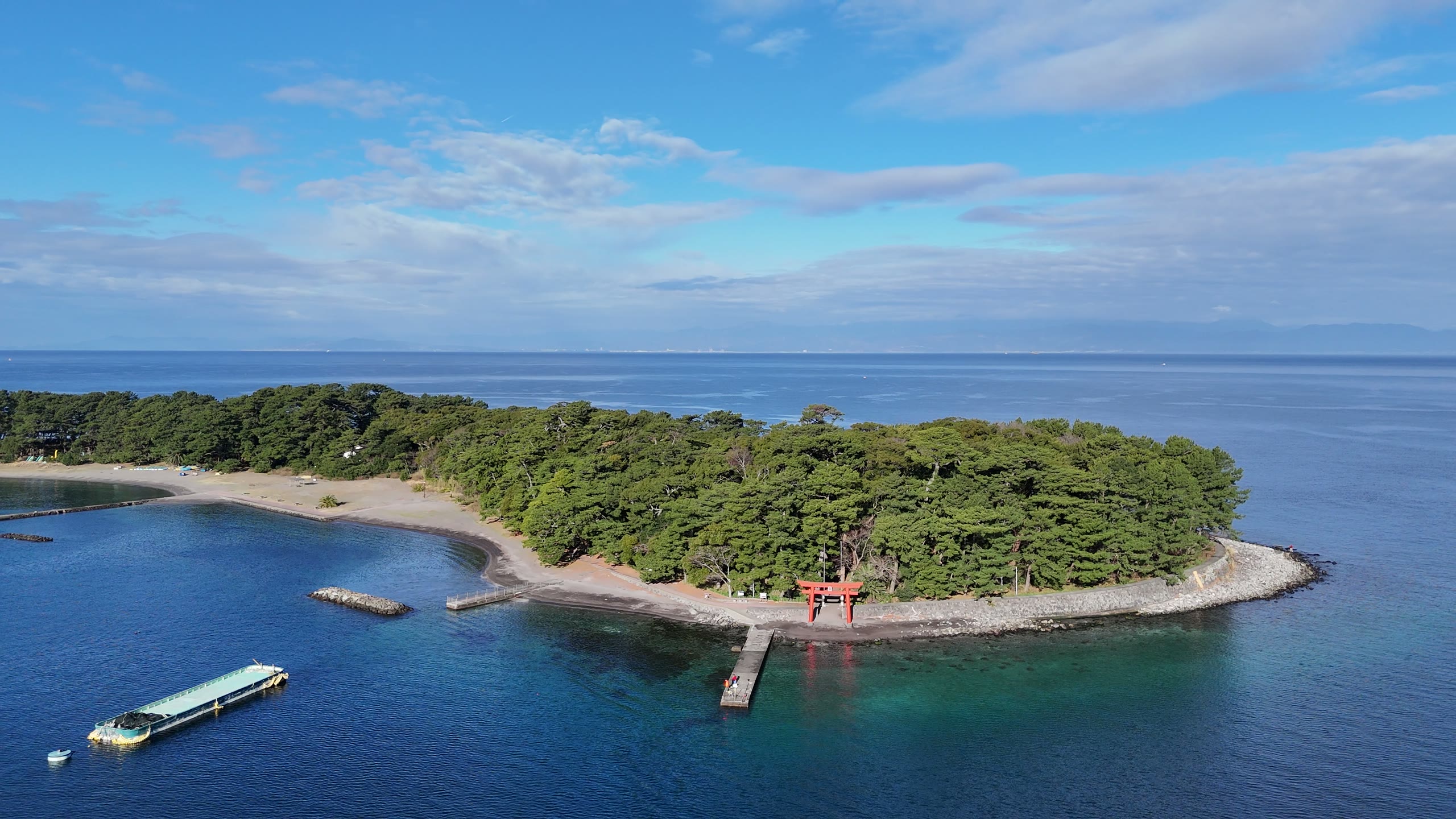 鳥居の島 空撮（4K）